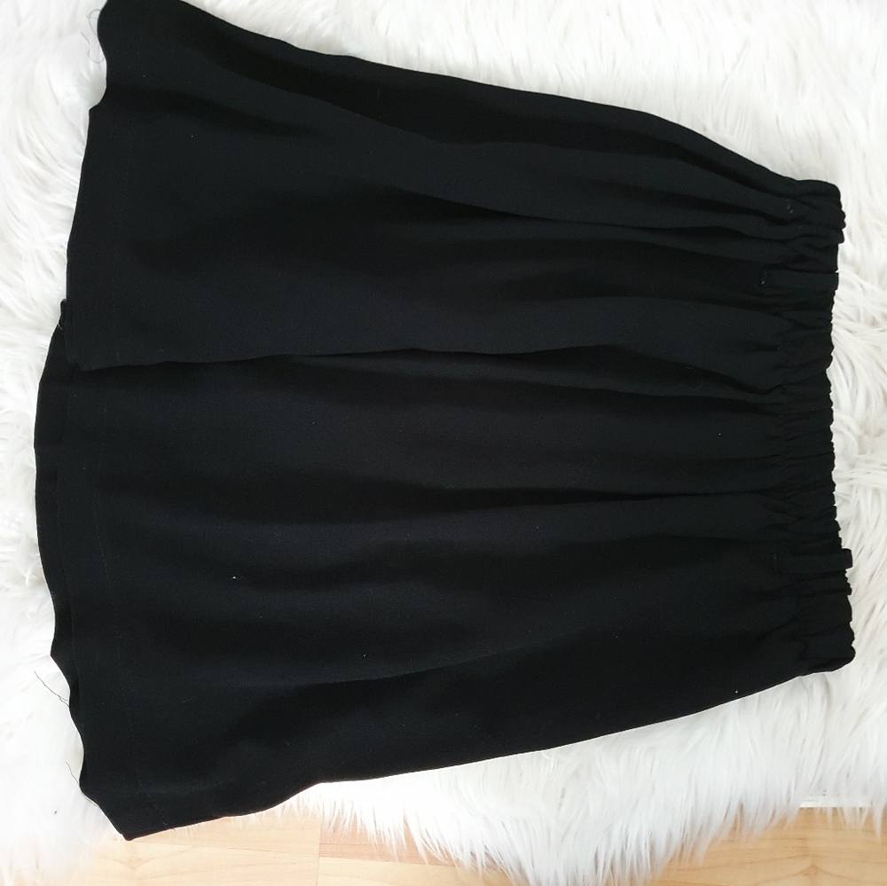 *SOLD* Black flowy skirt